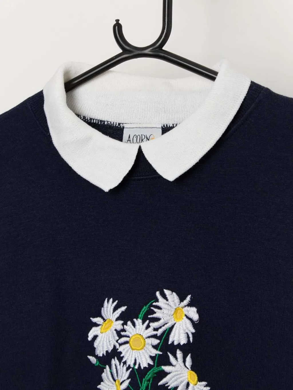 Vintage collared daisy sweatshirt in navy – Medium