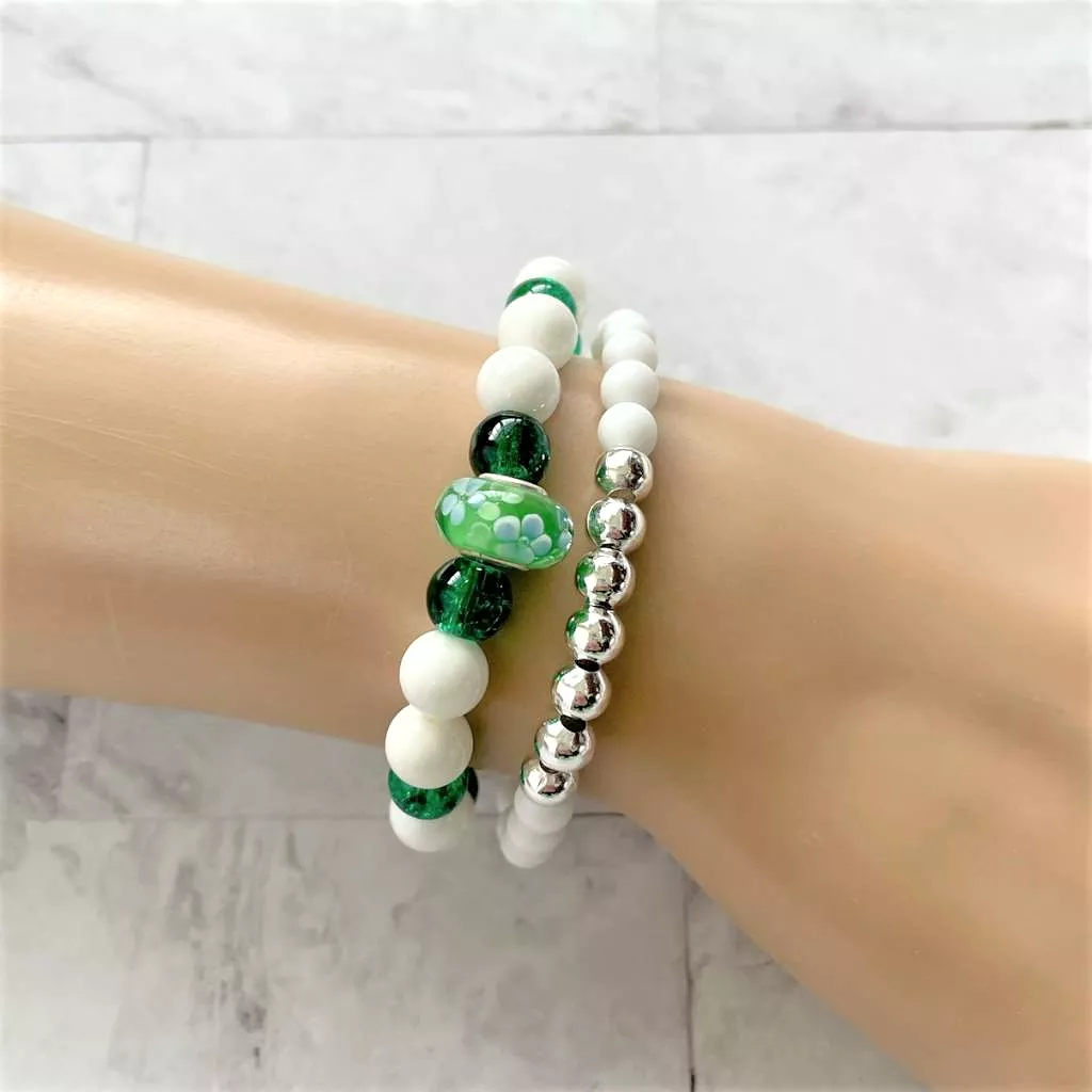 White Shell and Green Glass Beaded Bracelet with Accent Green Bead